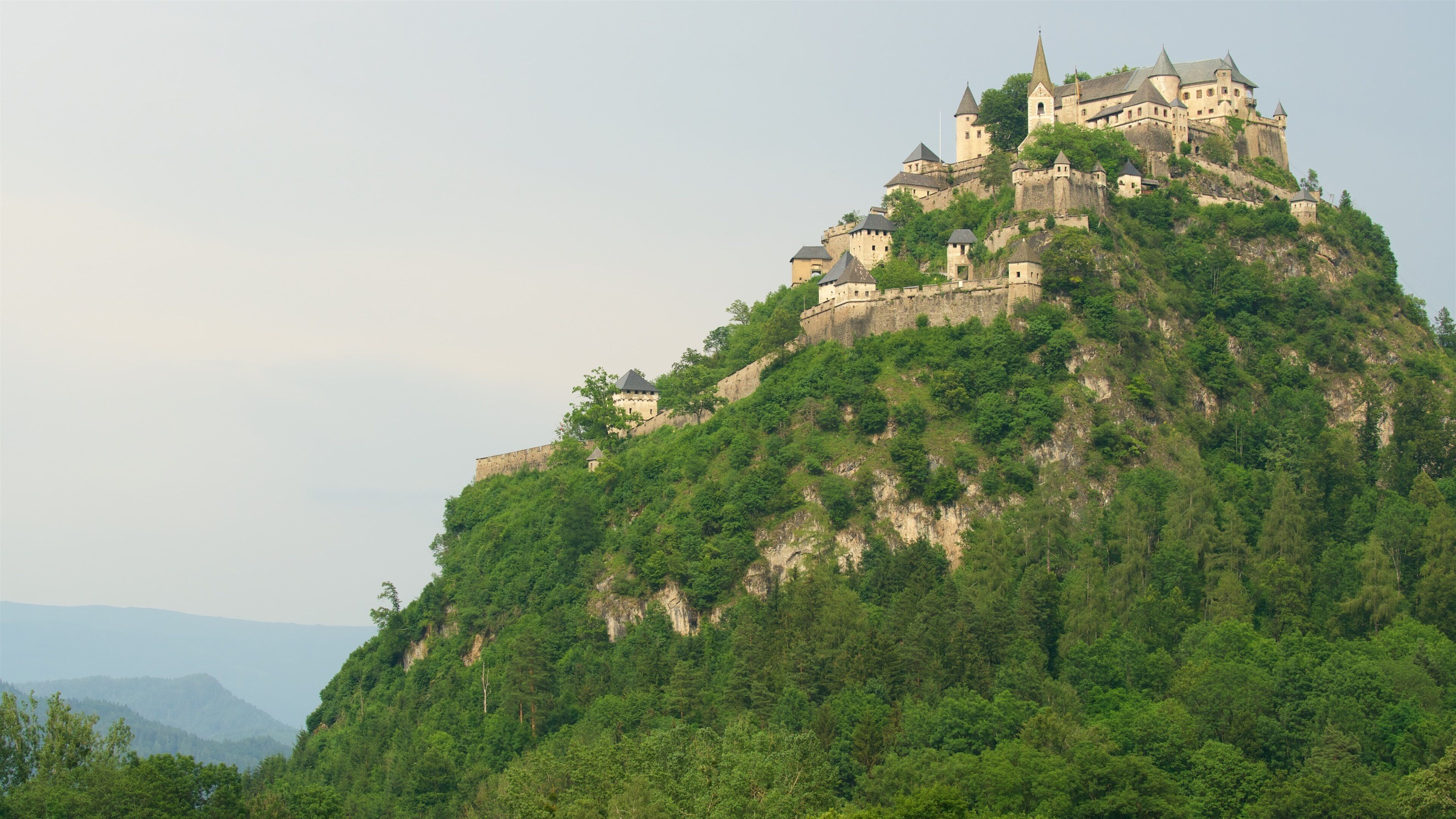 Sankt Georgen am Langsee featuring mountains, heritage architecture and a castle