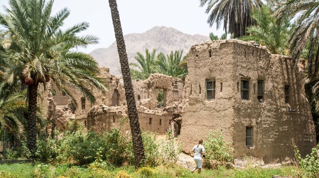 #Urbex, Oman-style. Exploring abandoned buildings near #Nakhal Fort, #Oman 🇴🇲
#LifeAtExpedia