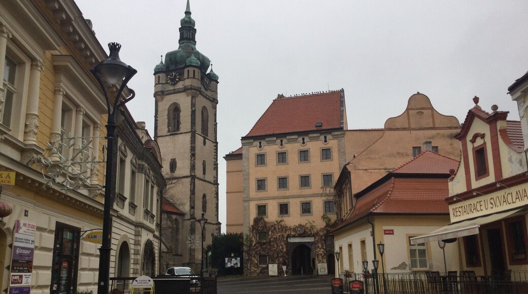 A cloudy day in the Bohemian town of Melnik. The town sits on a small hill at the confluence of Labe and Vltava rivers. The local region is famous for its wine.
#wine #architecture
