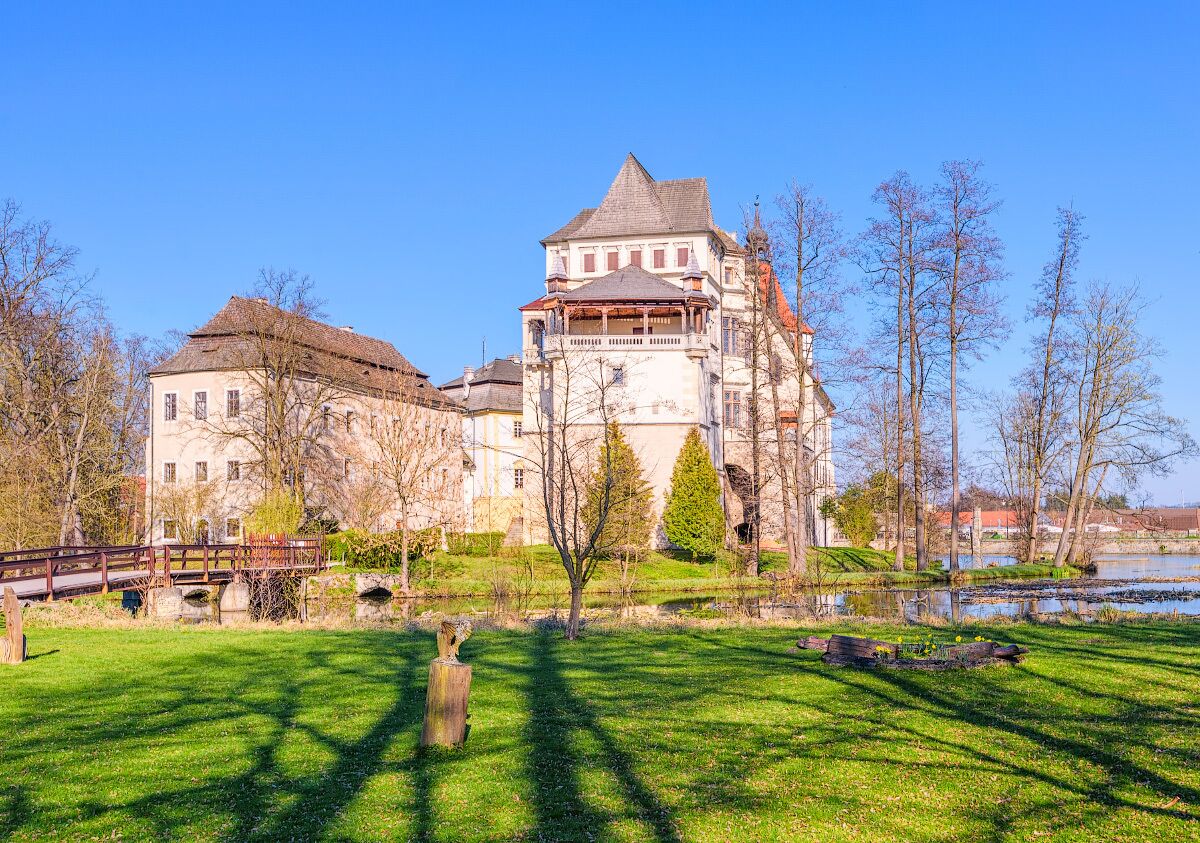 Currently, Blatna Castle belongs to the heirs of the Hildbrand clan. They invest a lot of effort and money in its restoration. Around the castle is a park with alleys, bridges, ancient oaks and pines. Reindeer walk freely in the park.