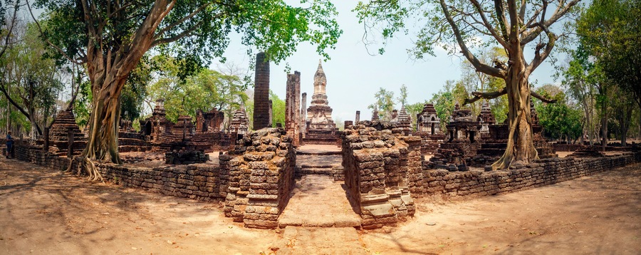 Wat Chedi Chet Thaeo, Sri Satchanalai Historical Park, Thailand