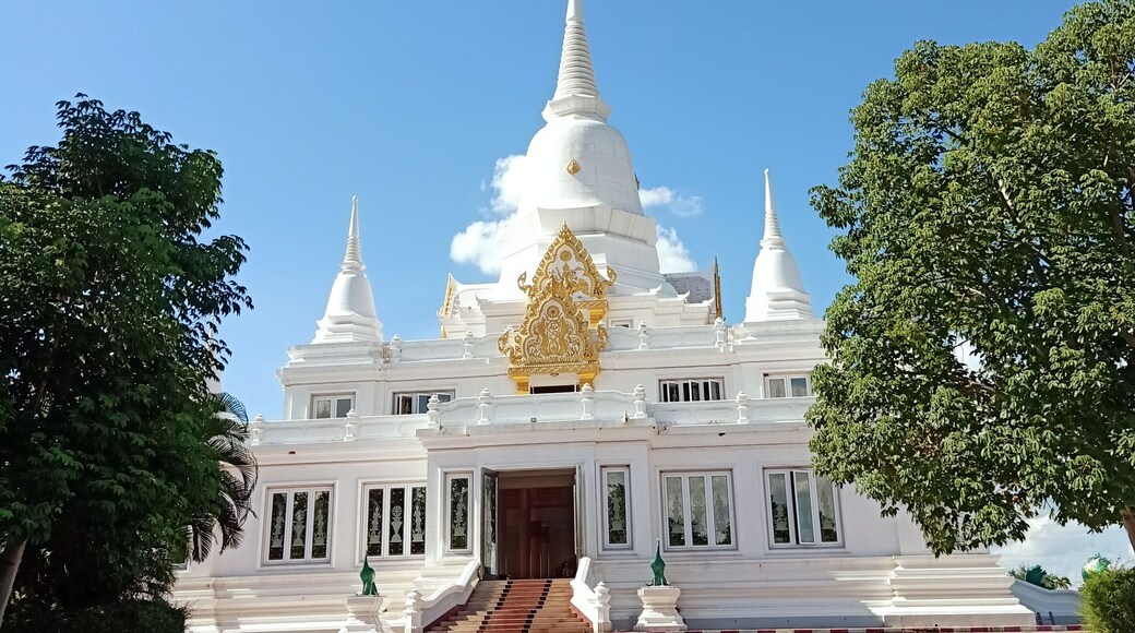 Phra Borommathat Chedi Si Mongkhon, Wat Mai Ban Tan Temple, Khok Si Subdistrict, Sawang Daen Din District, Sakon Nakhon Province, Thailand