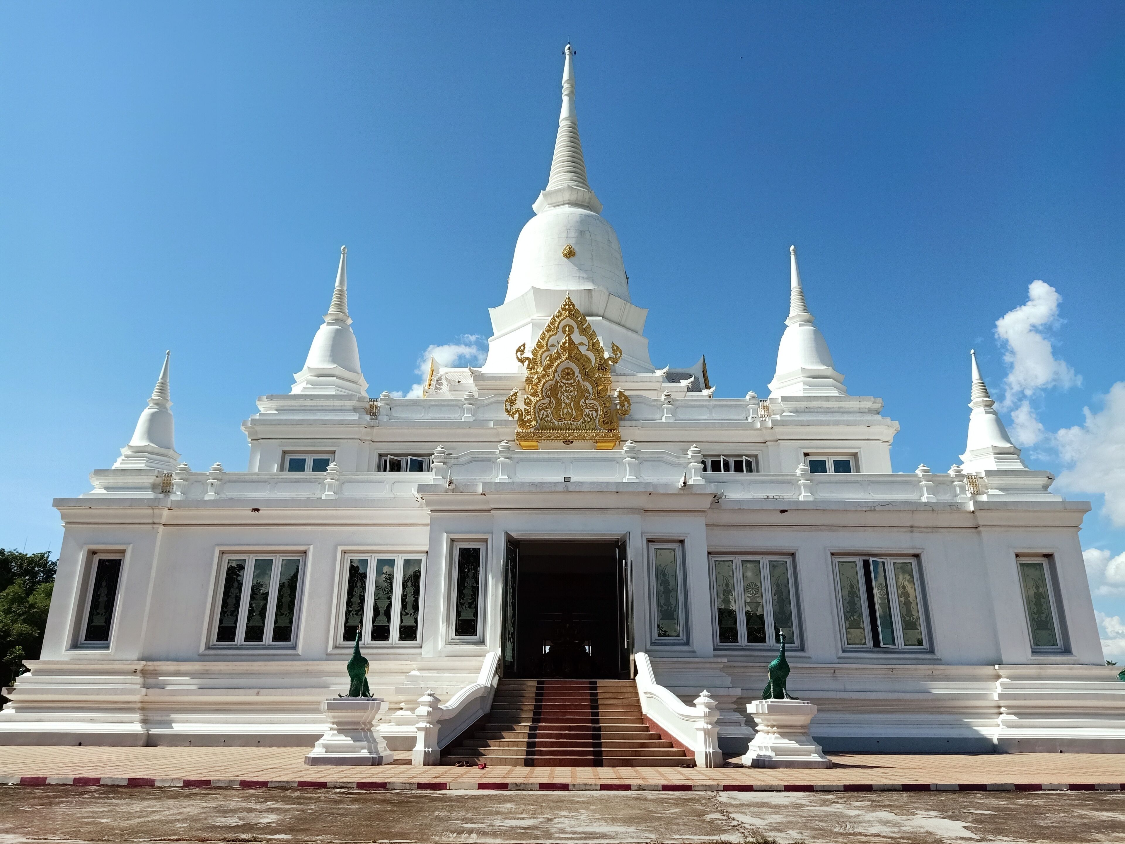 Phra Borommathat Chedi Si Mongkhon, Wat Mai Ban Tan Temple, Khok Si Subdistrict, Sawang Daen Din District, Sakon Nakhon Province, Thailand