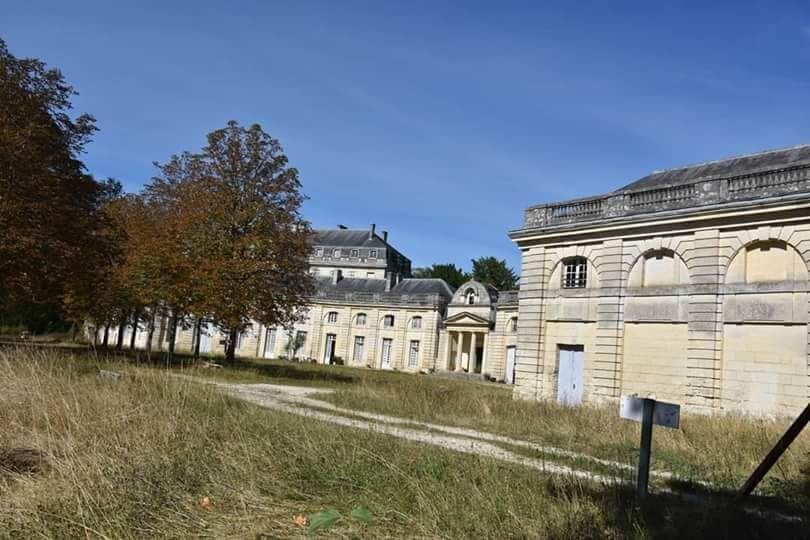 Entrée en fer à cheval