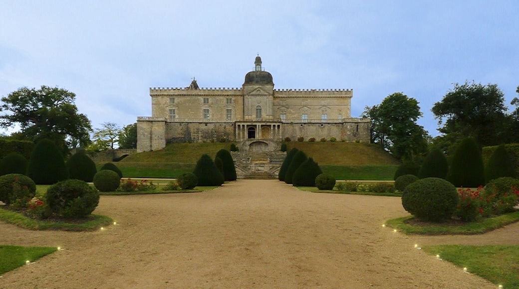 This building is en partie classé, en partie inscrit au titre des Monuments Historiques. It is indexed in the Base Mérimée, a database of architectural heritage maintained by the French Ministry of Culture, under the reference PA00083856 .