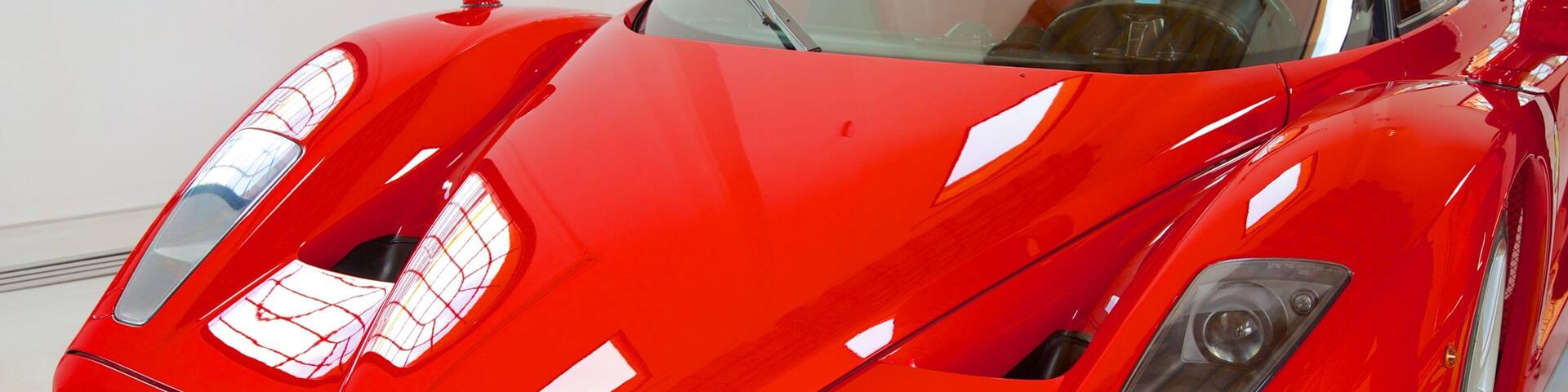 Museo Casa Enzo Ferrari welches beinhaltet Innenansichten