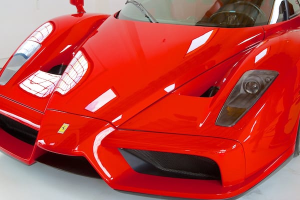 Museo Casa Enzo Ferrari welches beinhaltet Innenansichten