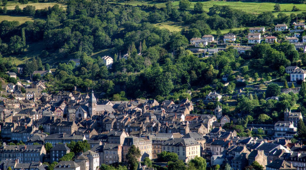 Vue de Murat depuis l'église de Bredons, Cantal, France