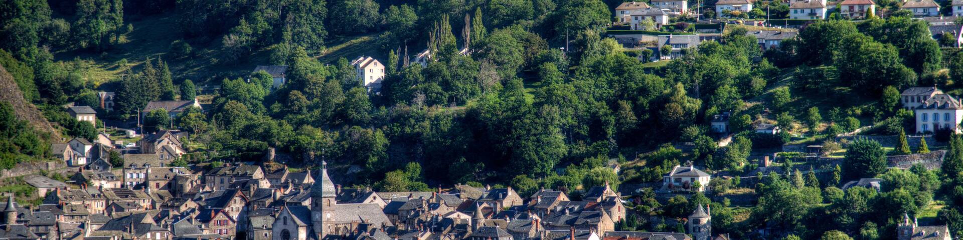 Vue de Murat depuis l'église de Bredons, Cantal, France
