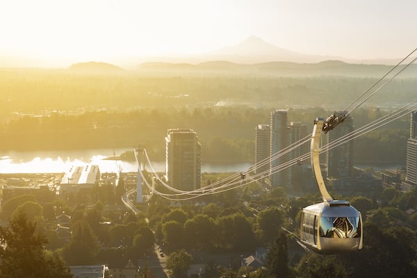 Aerial tram in Portland, Oregon transporting people to and from the hilltop where is also Oregon Health and Science University (OHSU) and a beautiful view on mount Hood and mount st. Helens