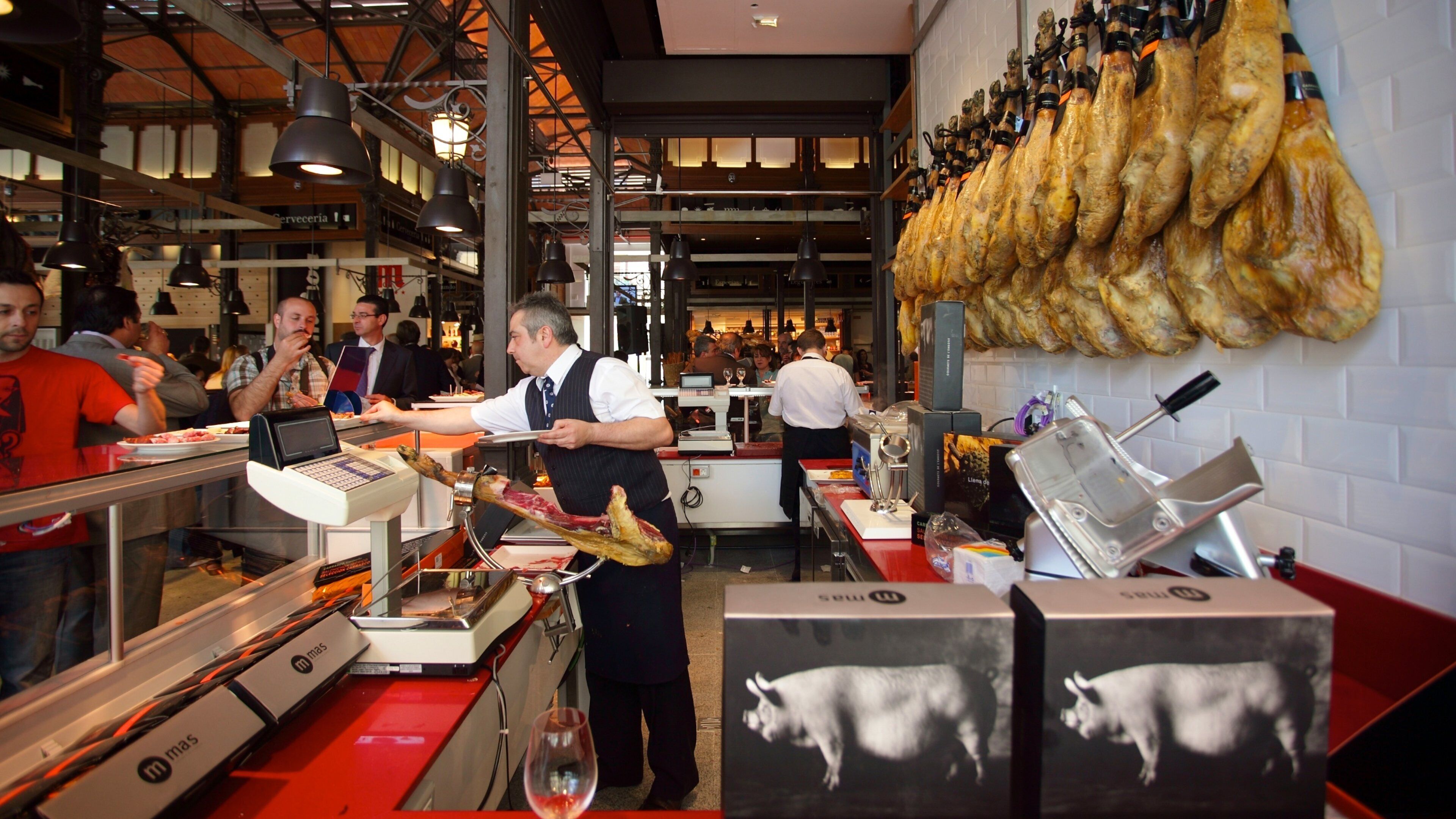 Mercado de San Miguel featuring ruoka, markkinat ja sisäkuvat