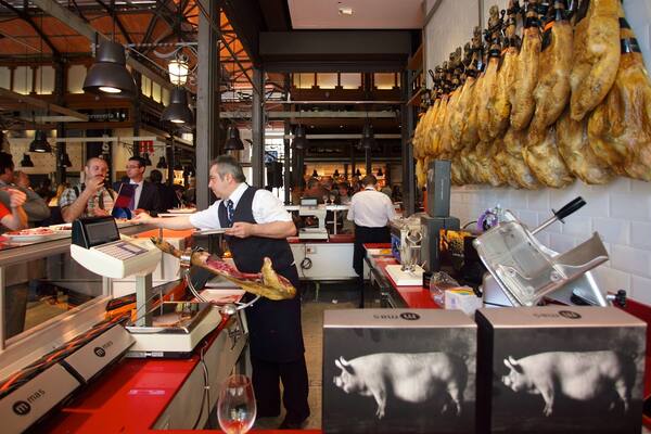 Mercado de San Miguel featuring ruoka, markkinat ja sisÀkuvat
