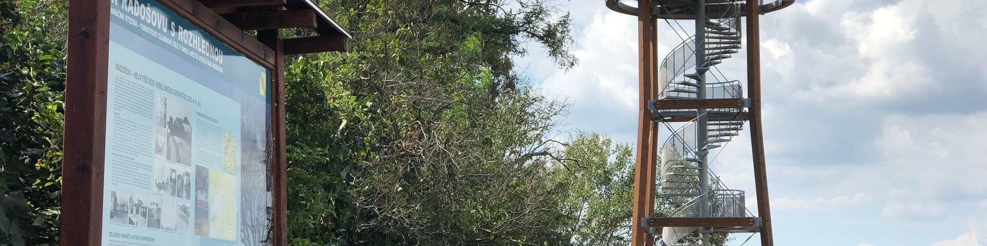 Great lookout to see the surrounding areas. Easily to reach on bicycle.