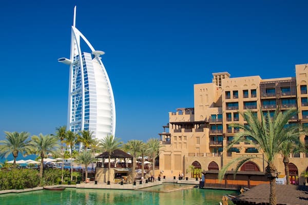 Souk Madinat das einen allgemeine Küstenansicht