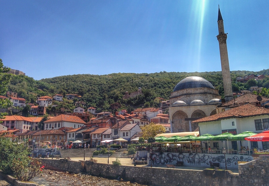 Center dogajanja v Prizrenu. Kar se da videti zanimivega je v krogu 500 metrov. Lušen center, dobra in poceni hrana, z bližnje trdnjave pa je tudi lep razgled na mesto ...
#Prizren #Kosovo #Balkan #RoadTrip