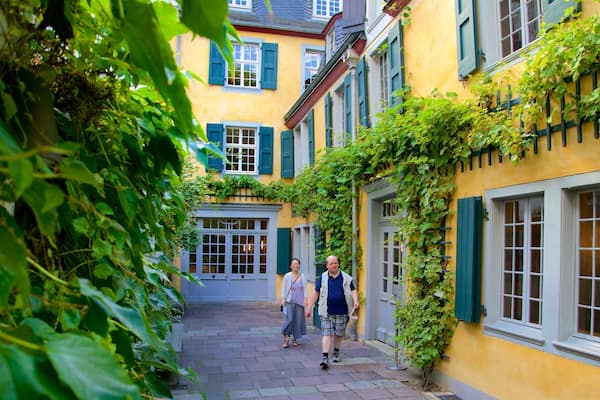 Zentrum which includes street scenes as well as a couple