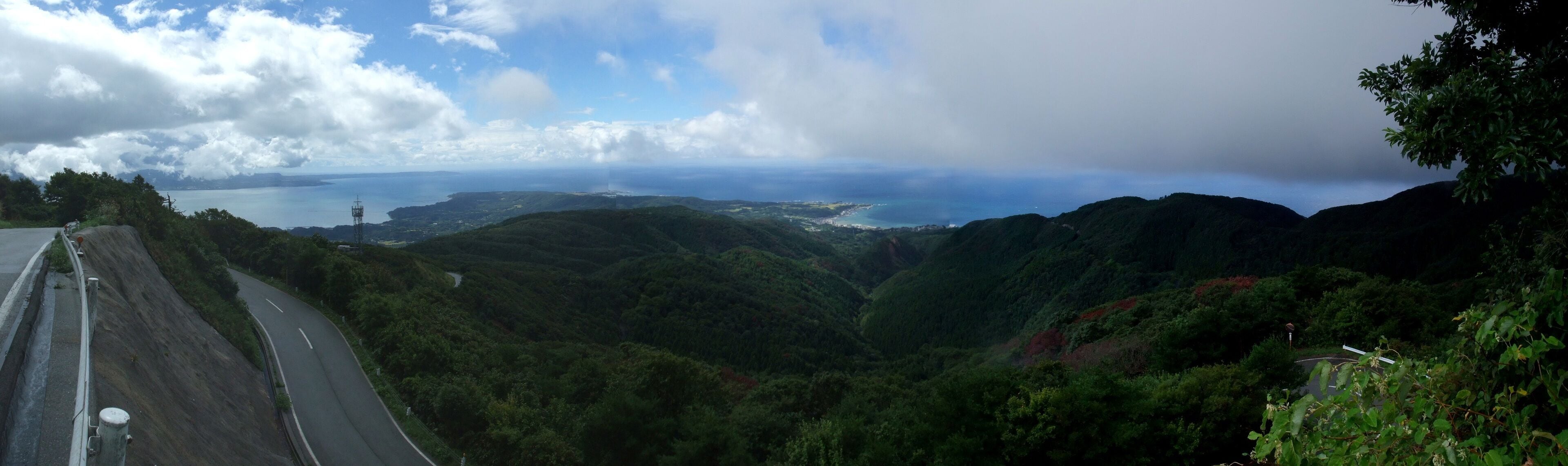 小仏峠より真野湾を望む