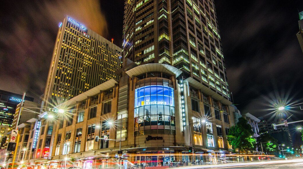 SYDNEY, AUSTRALIA. – On December 22, 2017. - The Galeries shopping centre by night, from the corner of Park and George streets.