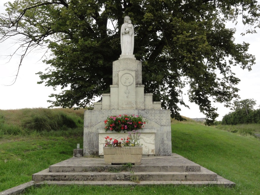 Laneuveville-aux-Bois (M-et-M) statue Vierge et Enfant
