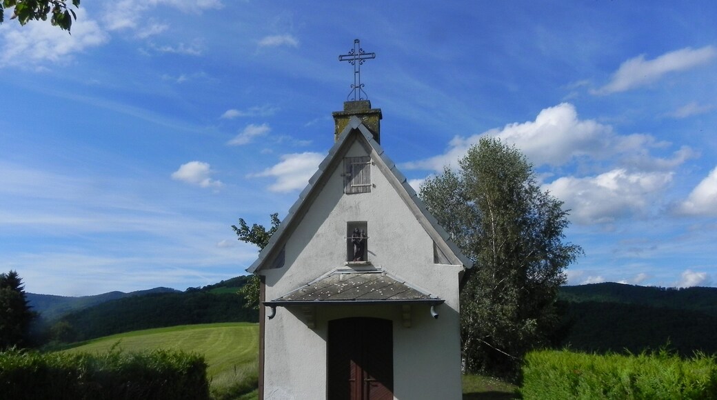 La chapelle sur la colline de la Hajus