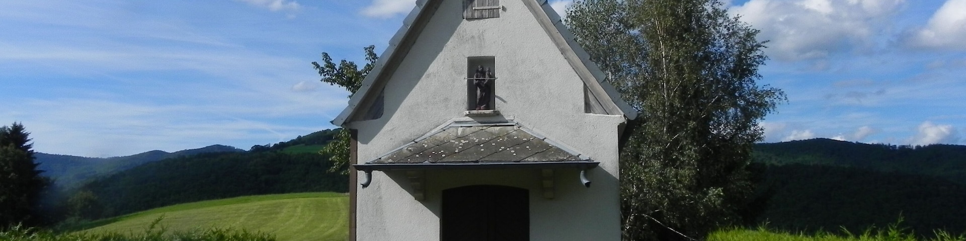 La chapelle sur la colline de la Hajus