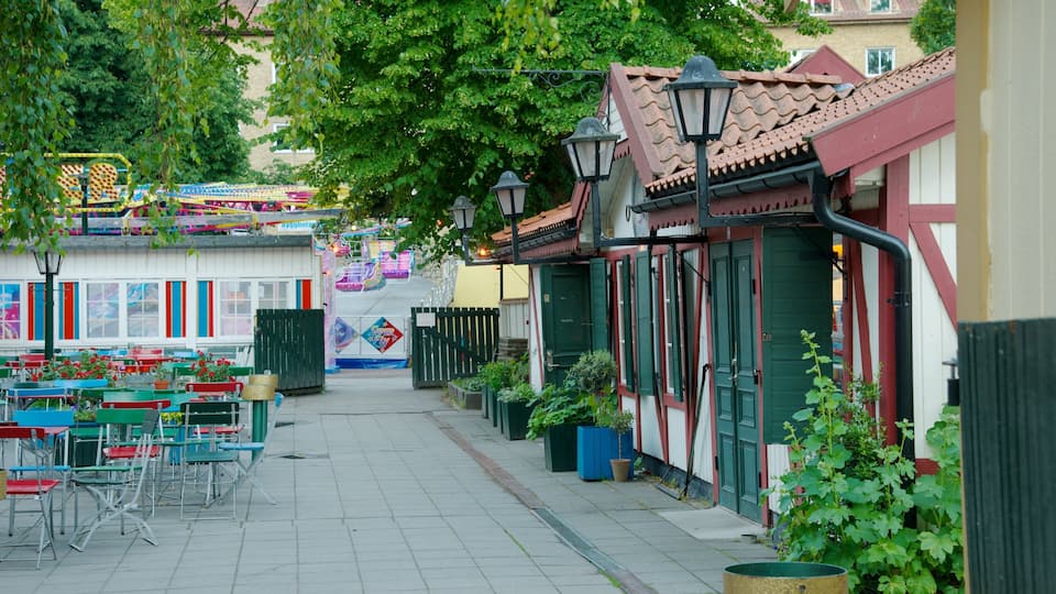 Folkets Park featuring a house and a garden