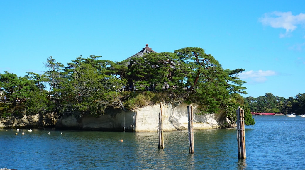 松島湾に浮かぶ五大堂