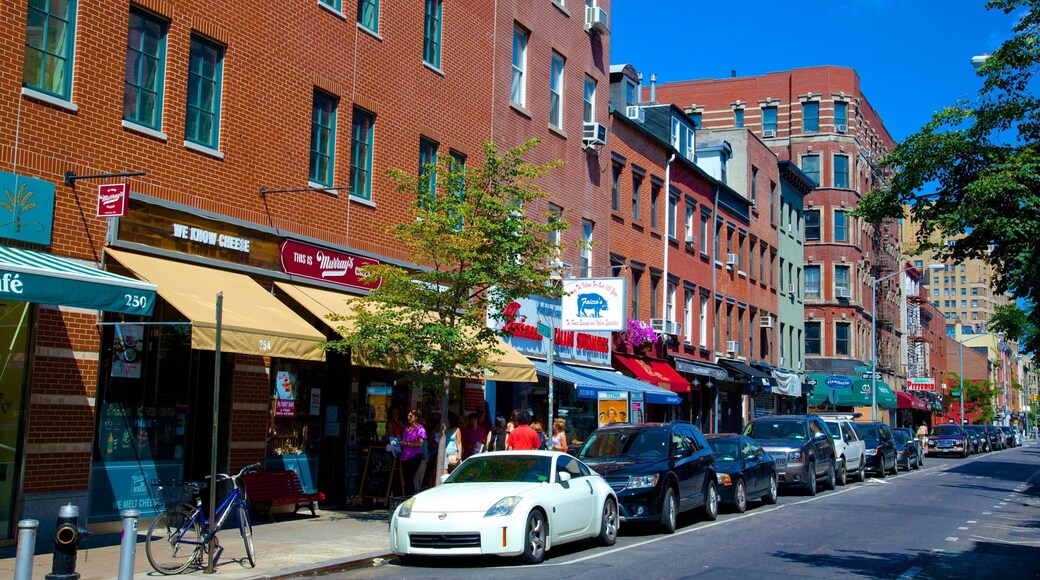 Bleecker Street que incluye una ciudad y escenas urbanas