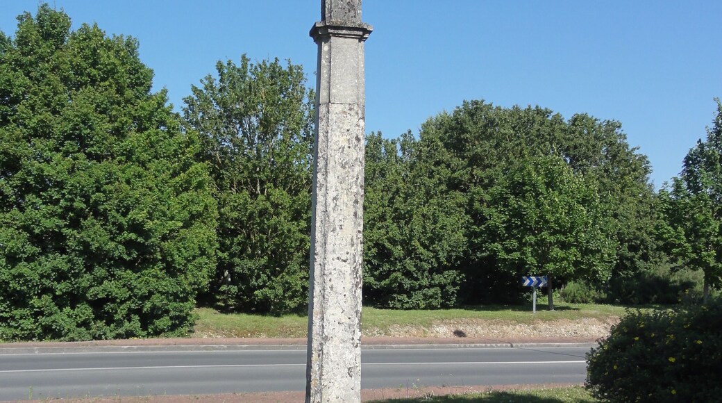 Saintes (Charente-Maritime) Croix D 128