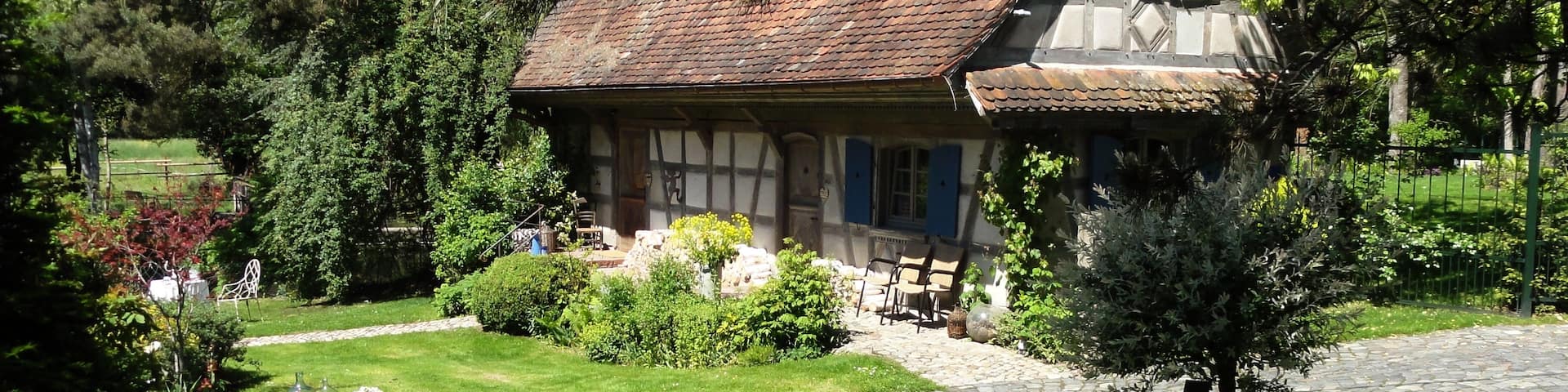 This building is indexed in the Base Mérimée, a database of architectural heritage maintained by the French Ministry of Culture, under the reference IA67005121 .