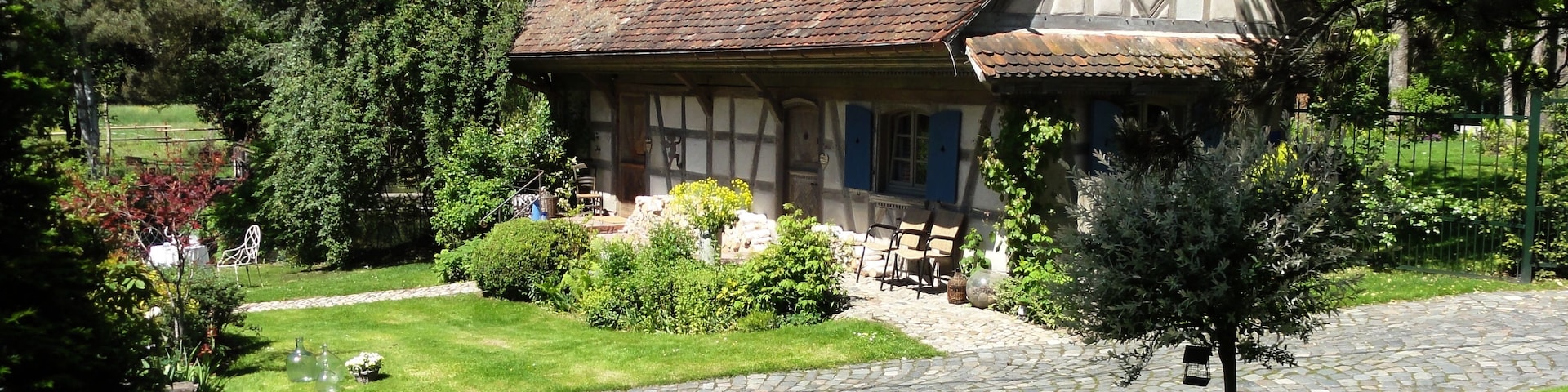 This building is indexed in the Base Mérimée, a database of architectural heritage maintained by the French Ministry of Culture, under the reference IA67005121 .