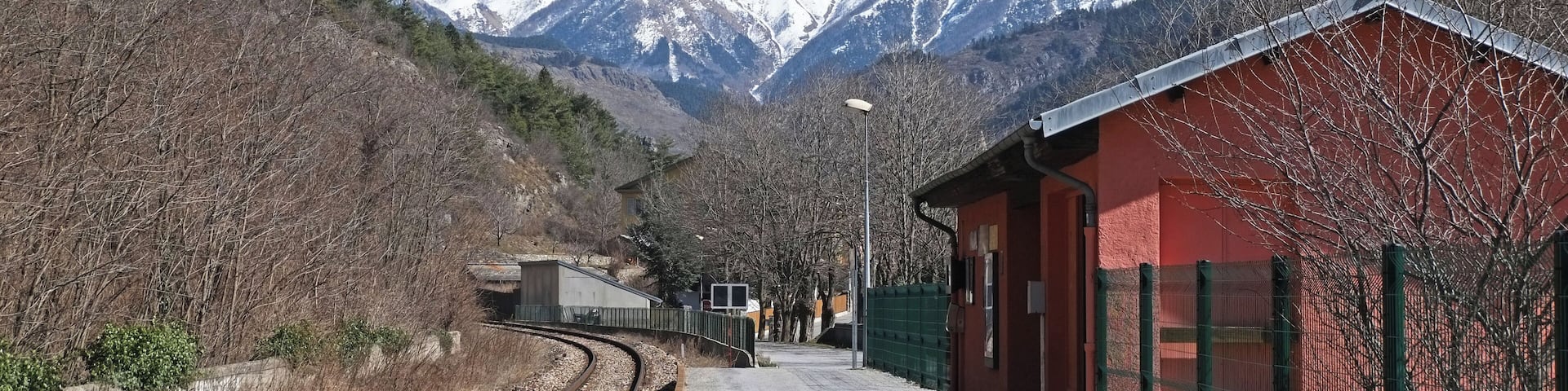 Vue orientée nord dans la gare de La Brigue.