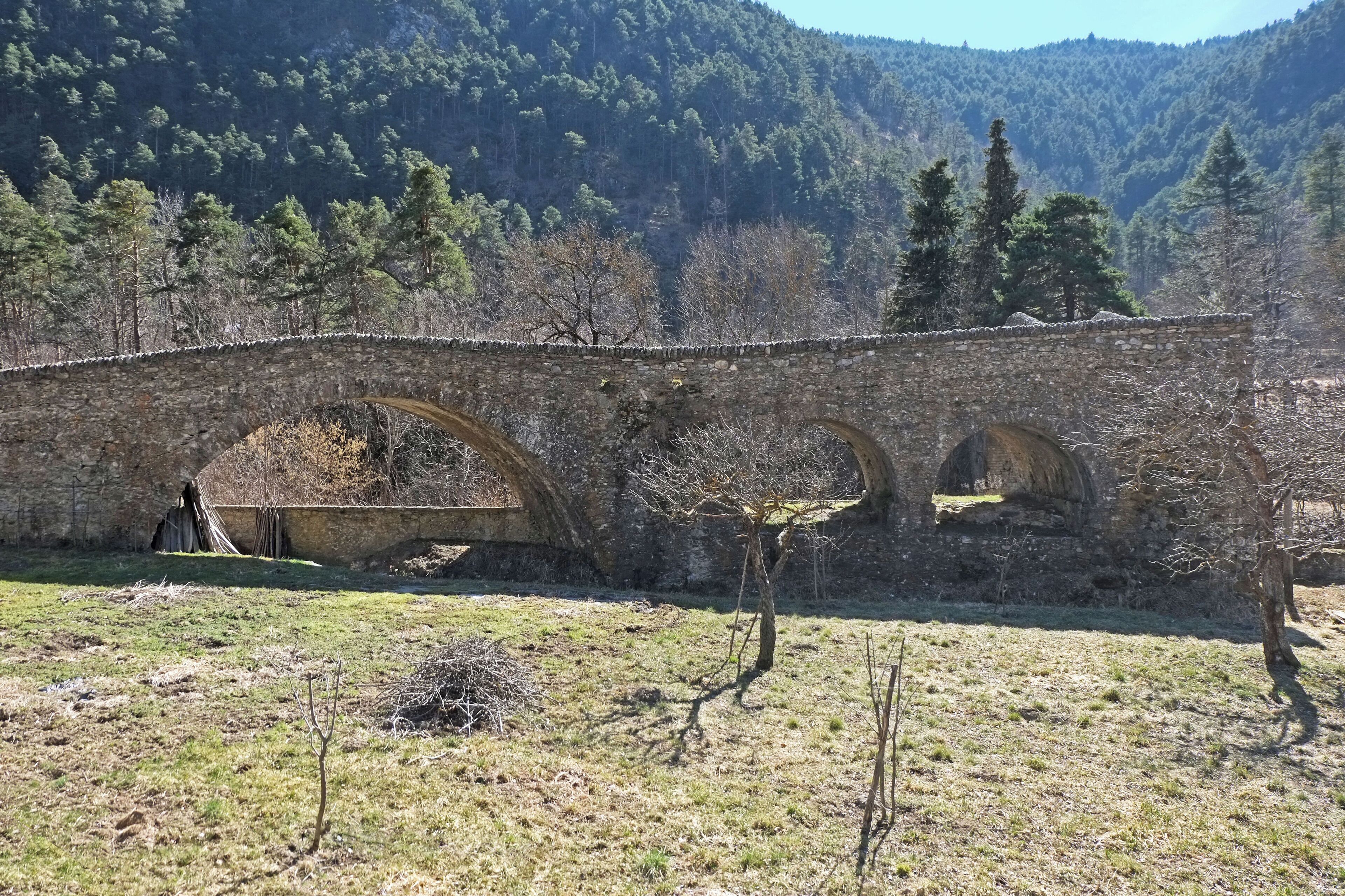 Le Pont du Coq de La Brigue (vue orientée est).