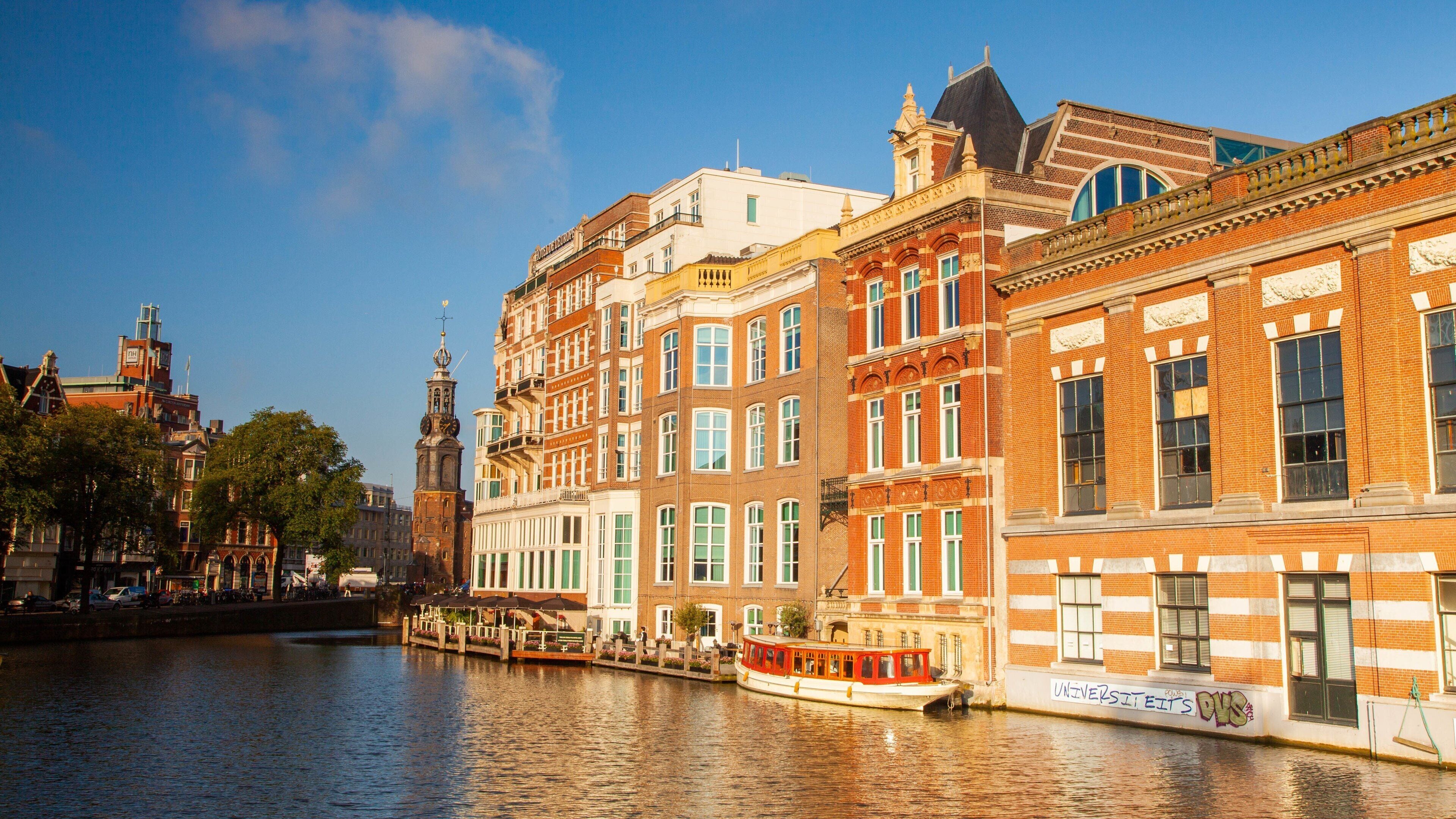 Muntplein mettant en vedette navigation, maison et rivière ou ruisseau