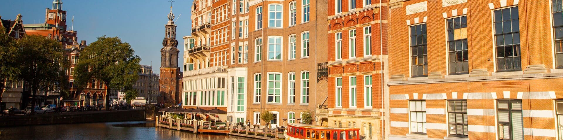 Muntplein featuring a house, boating and a city