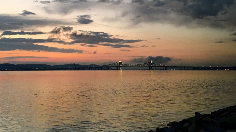 This beautiful park is alongside the Hudson River in the beautiful city of Irvington. The park is beautiful and has many amenities like Playground Unit,
Shuffle Board Courts
Horse Shoe Pits,
Bocce Court
Volleyball Net
Spray Pool
Picnic Tables and
Barbecue Pits. The park benches give you scenic views of glorious sunsets and the Tapan Zee bridge in the distance.