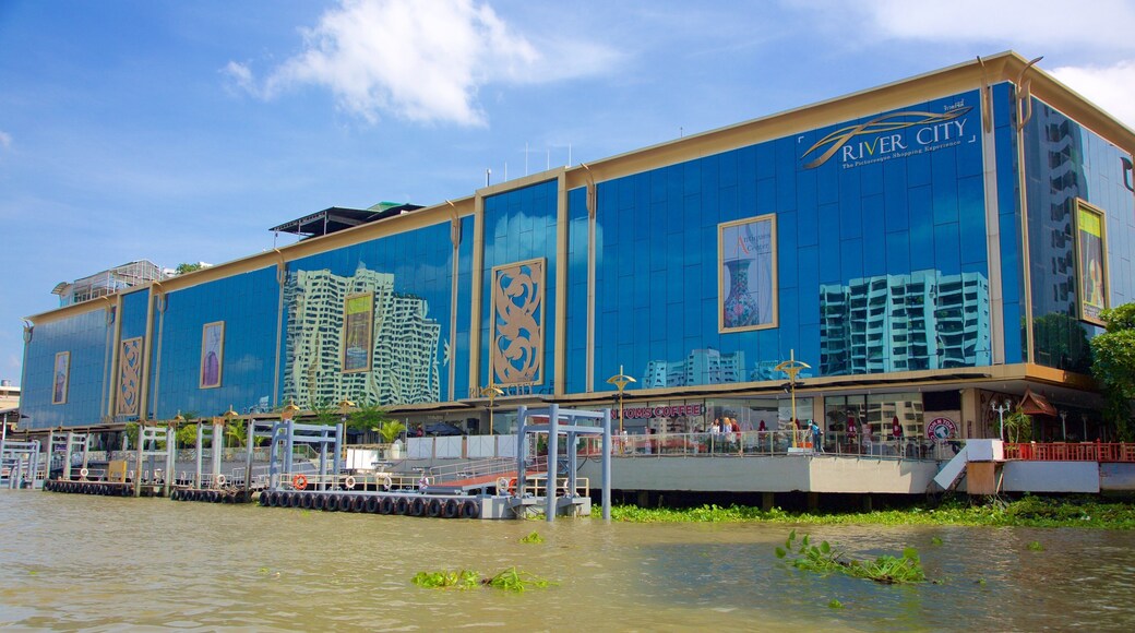 Bangkok mettant en vedette baie ou port, riviĂšre ou ruisseau et architecture moderne