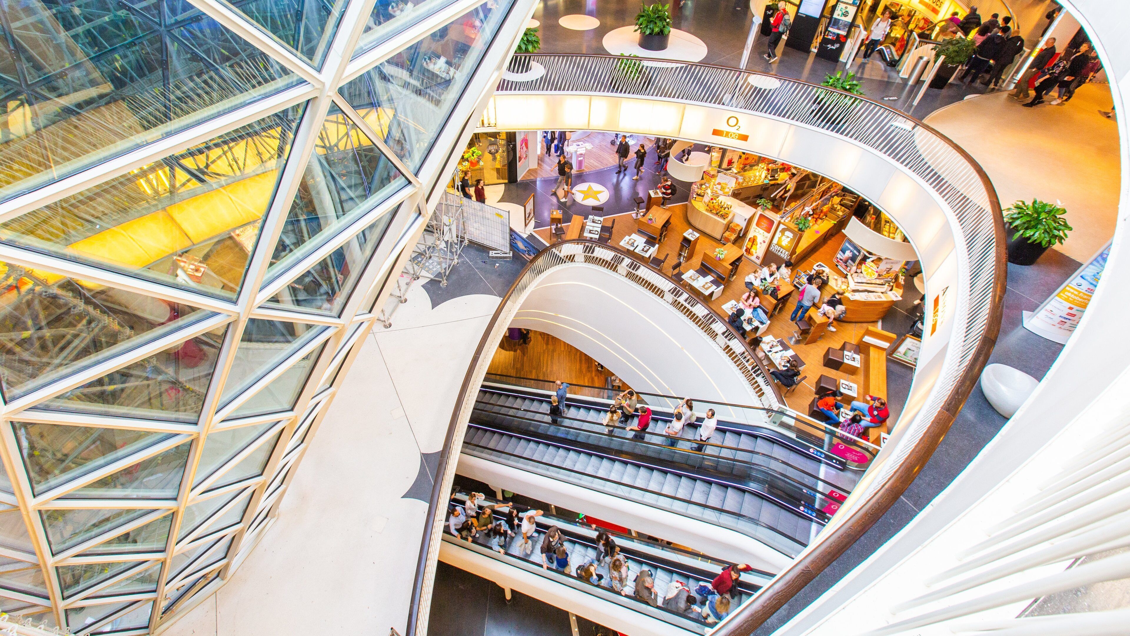 Zeilgalerie showing interior views and shopping