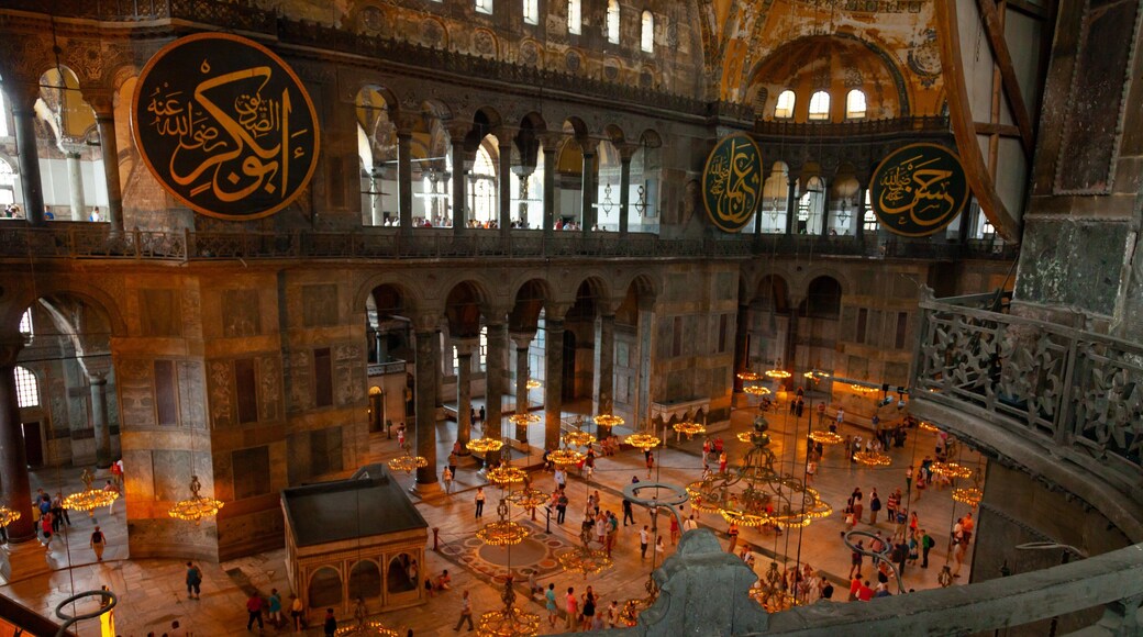 Basilica di Santa Sofia che include architettura d\'epoca, vista e chiesa o cattedrale