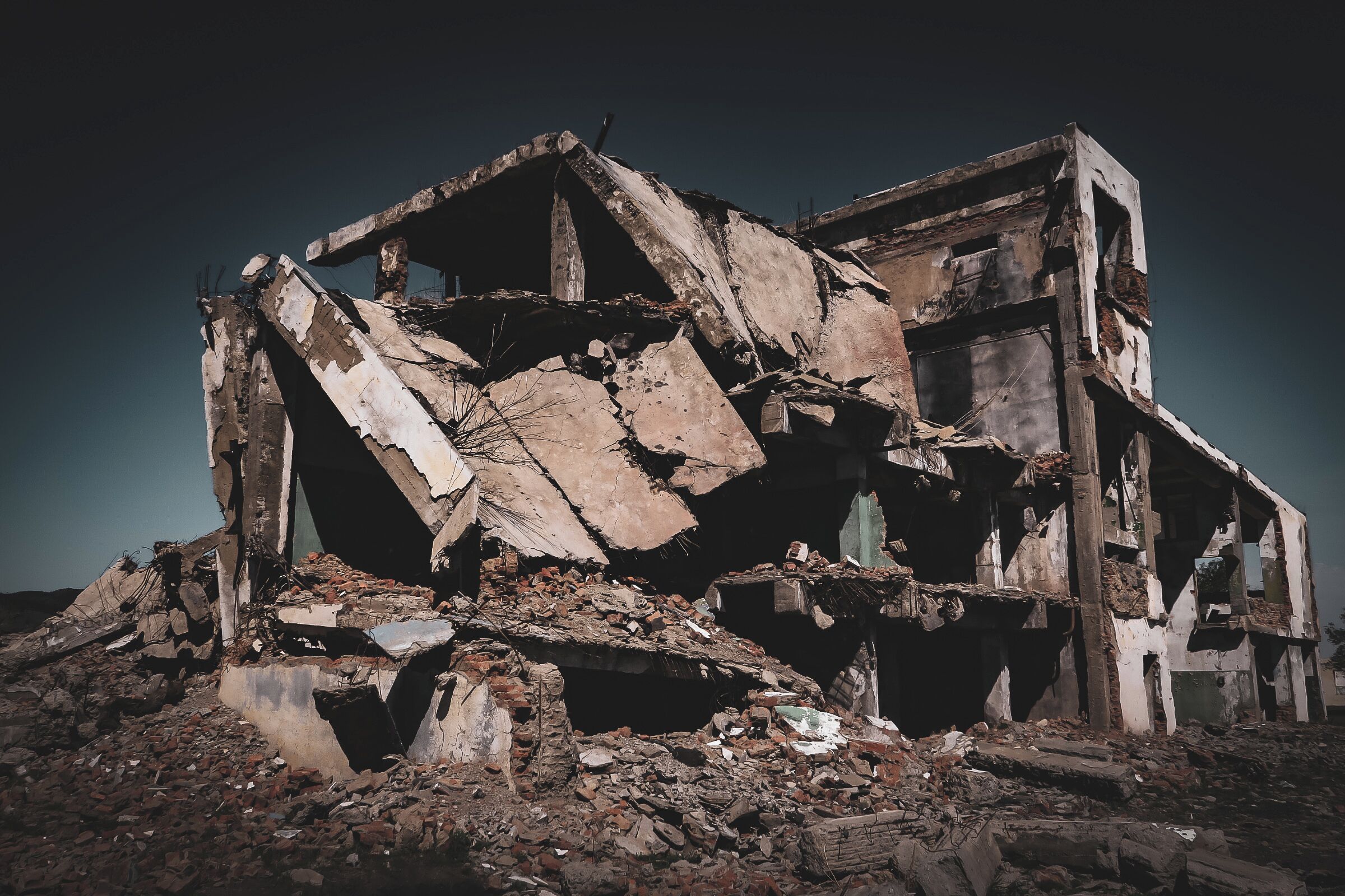 A view of that abandoned military base from the outside.

It wasn't the easiest structure to navigate, but hey, that's part of the adventure.

#adventure #mongolia #urbex #asia