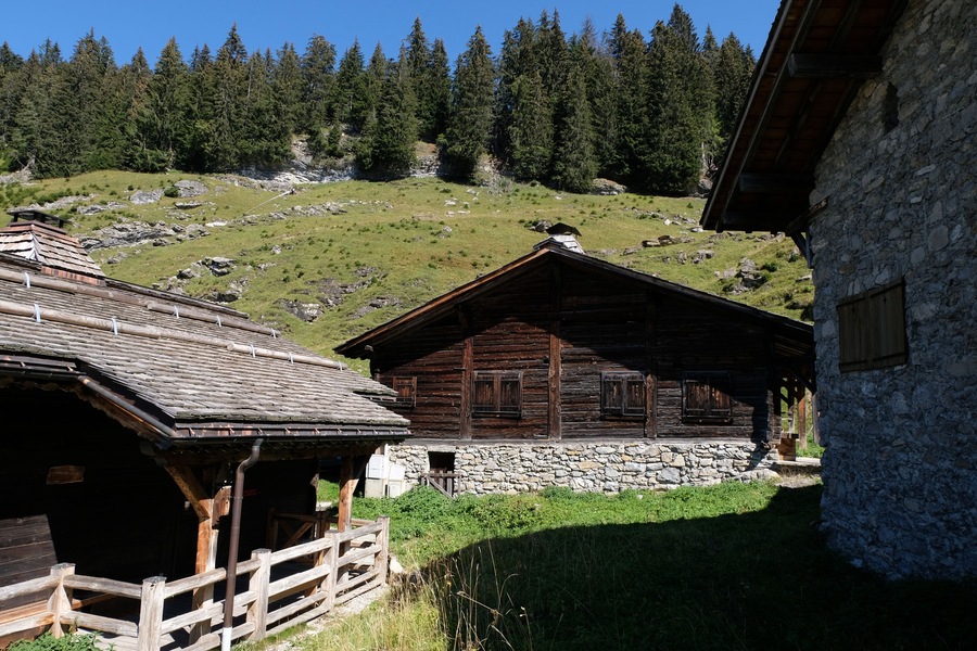Chalets du village des Lindarets dans les Alpes françaises