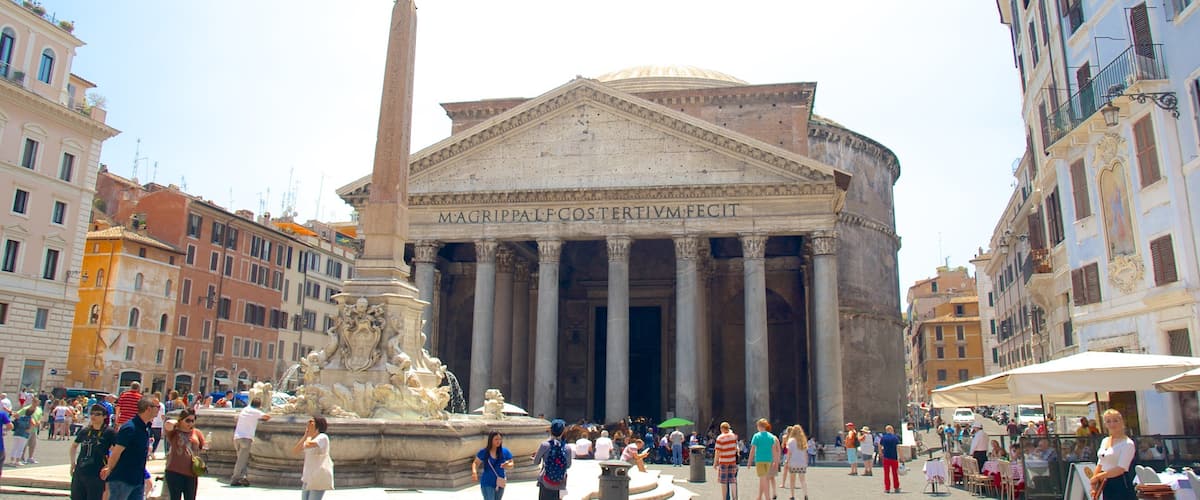 Rome Historic Centre showing heritage architecture, street scenes and an administrative building