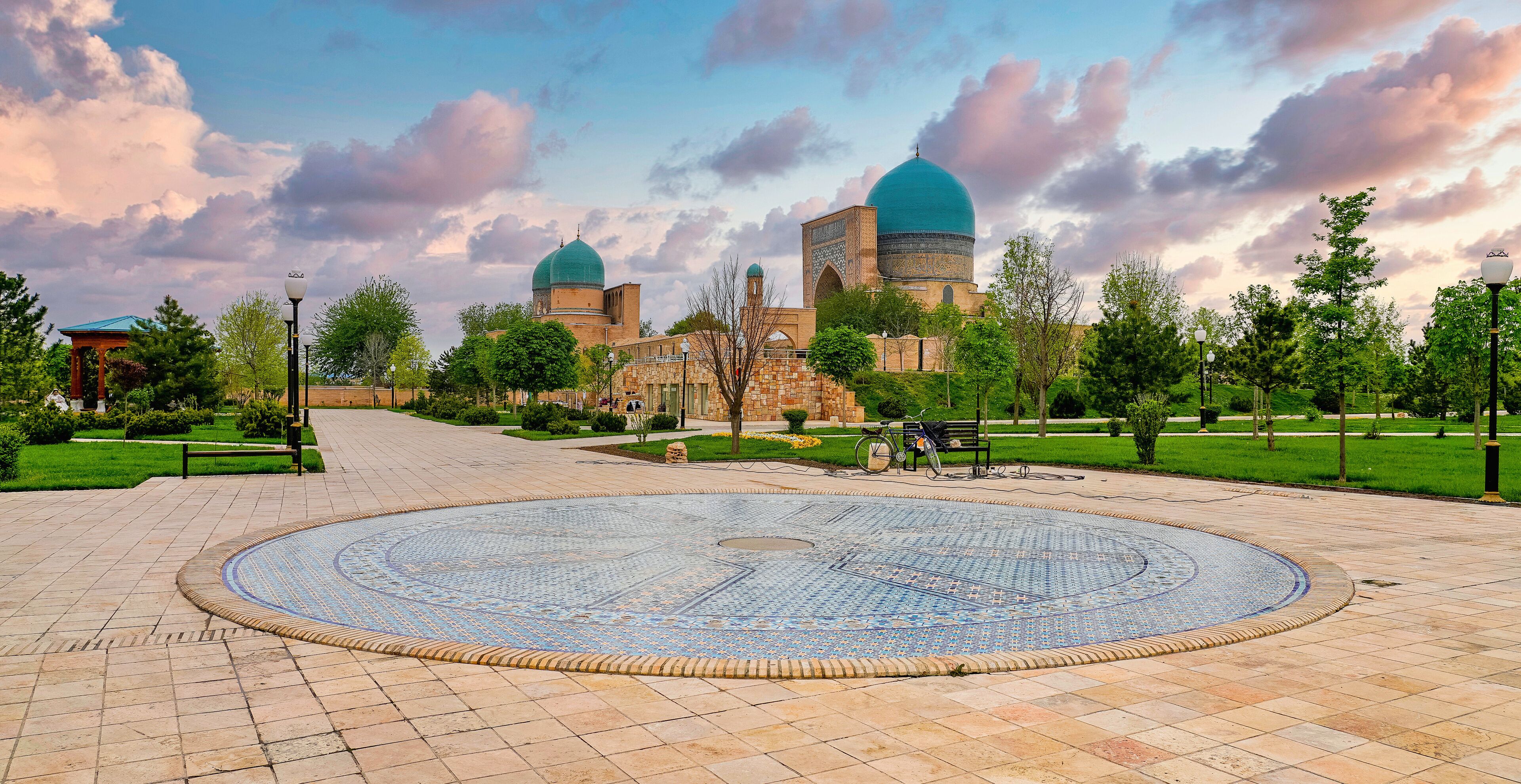 Kok Gumbaz Mosque (Blue Dome) : 15th century architecture in Shakhrisabz, Uzbekistan