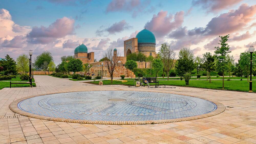 Kok Gumbaz Mosque (Blue Dome) : 15th century architecture in Shakhrisabz, Uzbekistan