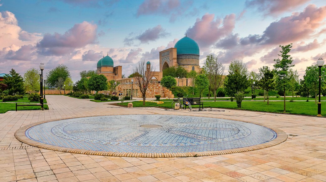 Kok Gumbaz Mosque (Blue Dome) : 15th century architecture in Shakhrisabz, Uzbekistan