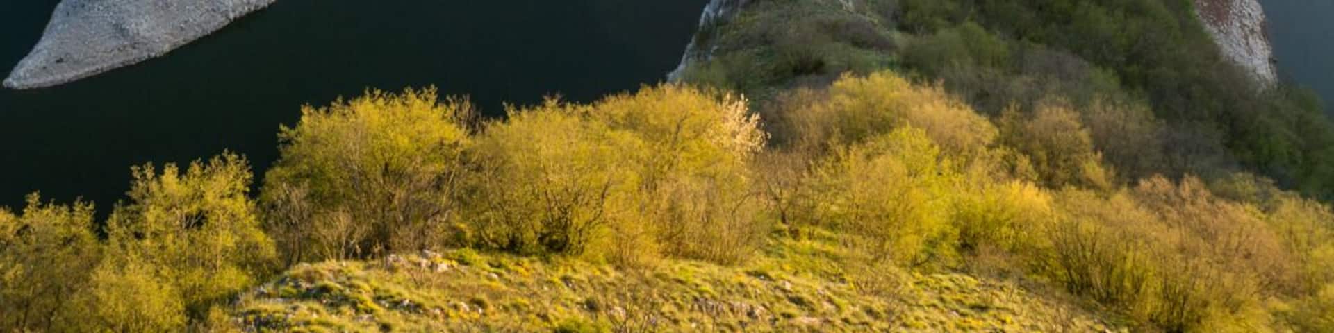 The meanders of the Uvac River are the highlight of the Uvac Nature Reserve and for us the end of an awesome hike which started right in front of our little guesthouse in the middle of nature. The reserve also compromises a 6km long cave-system, which can be explored by boat.
#Serbia #Uvac #Nature #Hiking #Outdoor #Nationalpark
