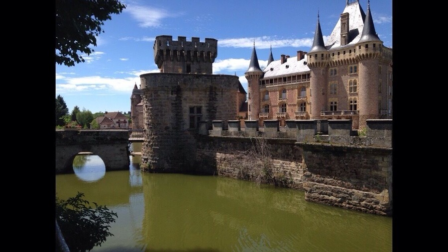 Château de la Clayette,
Saône et Loire.