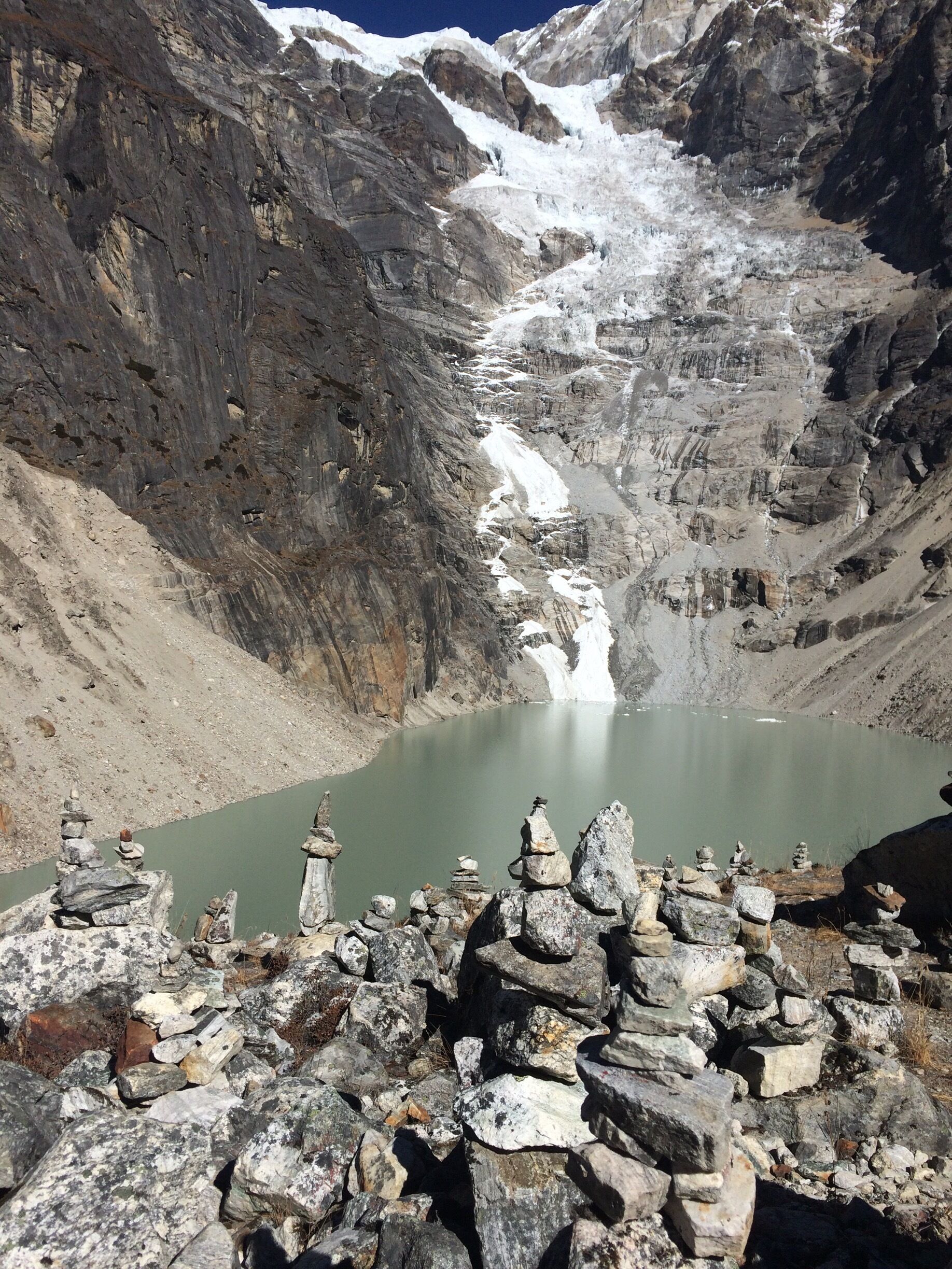 Красивое озеро. Не помню названия