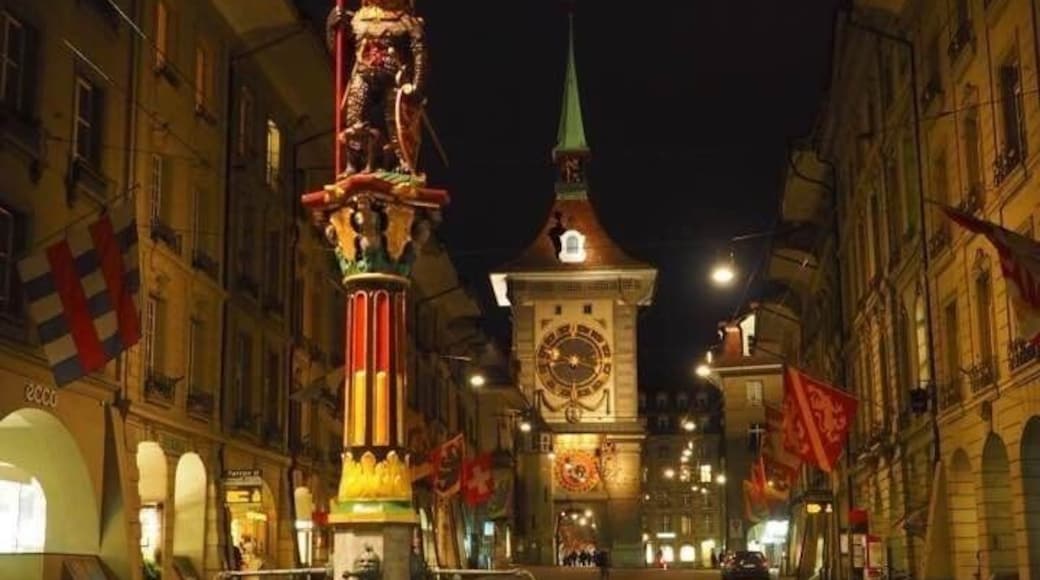 Berner Altstadt um Mitternacht/ Ville de Berne à minuit, Schweiz 🇨🇭/ Suisse 🇨🇭