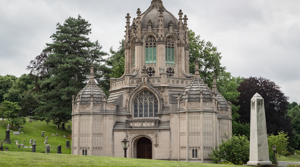 Green-Wood Cemetery featuring a church or cathedral and heritage architecture
